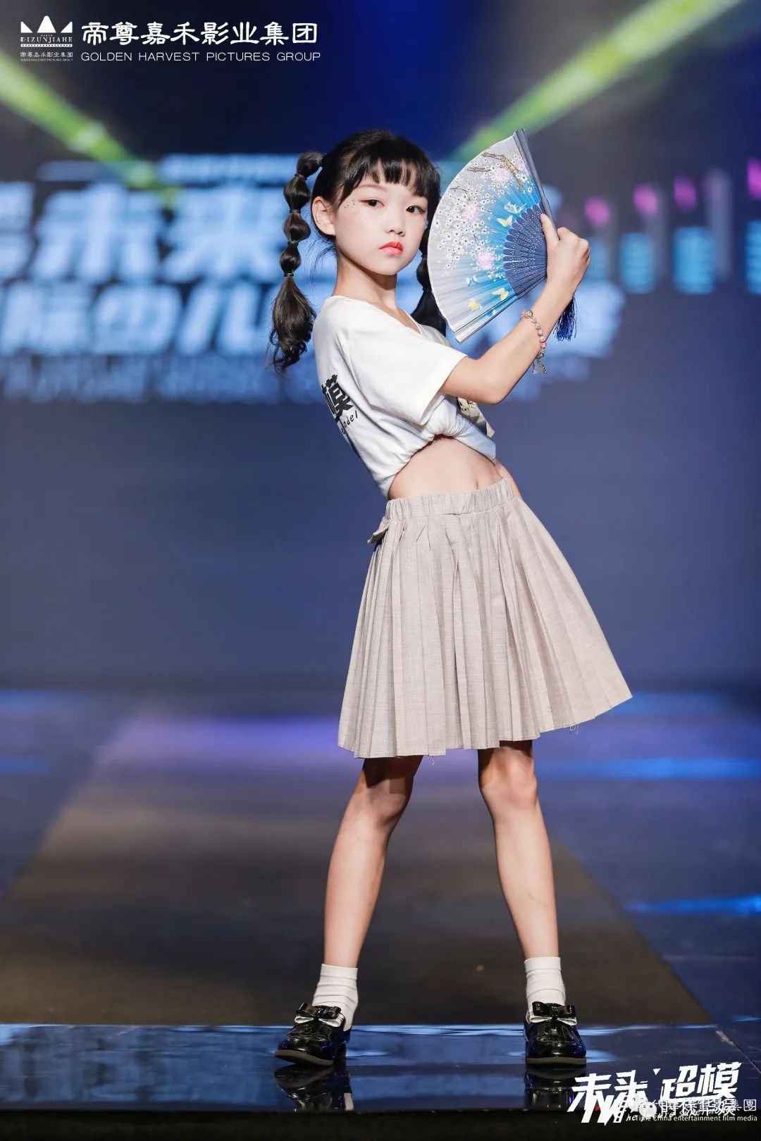 少儿模特如何在T台上圈粉无数?技巧在此!(图16) 图片