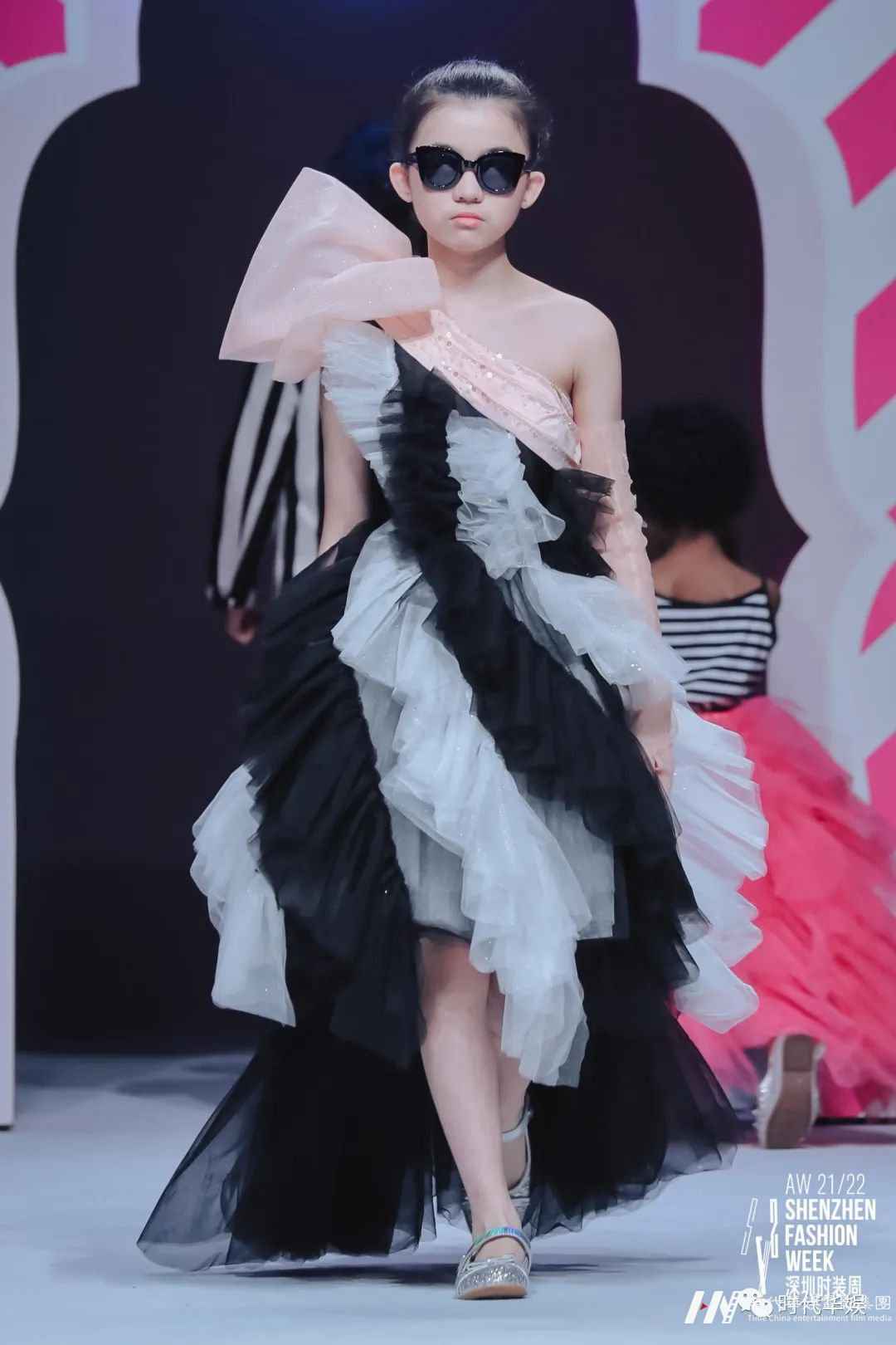 少儿模特如何在T台上圈粉无数?技巧在此!(图4) 图片