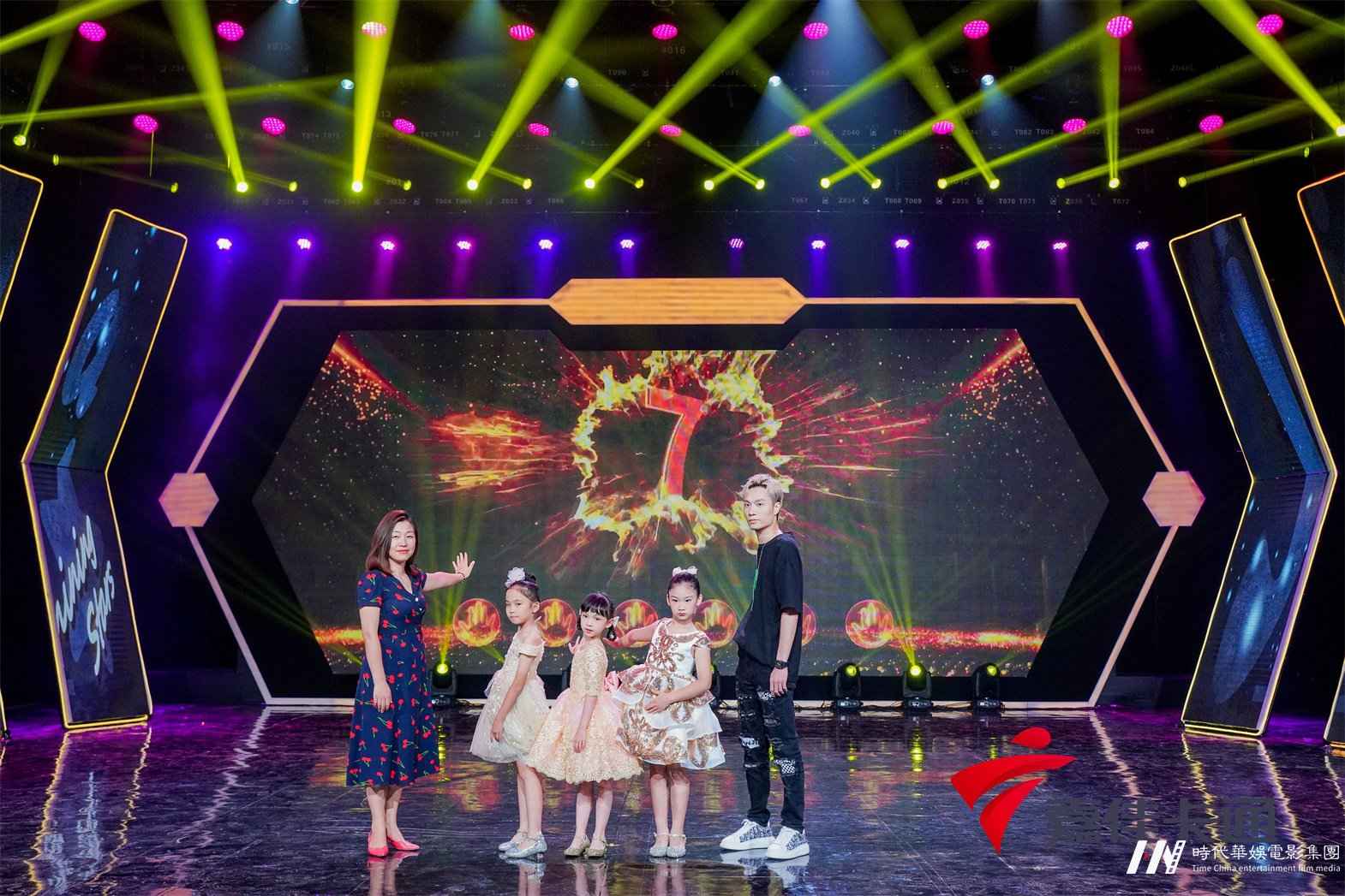 环球童影与嘉佳卡通卫视第五届《嘉佳全能星宝贝》正式签约(图1) 环球童影与嘉佳卡通卫视第五届《嘉佳全能星宝贝》正式签约(图1)