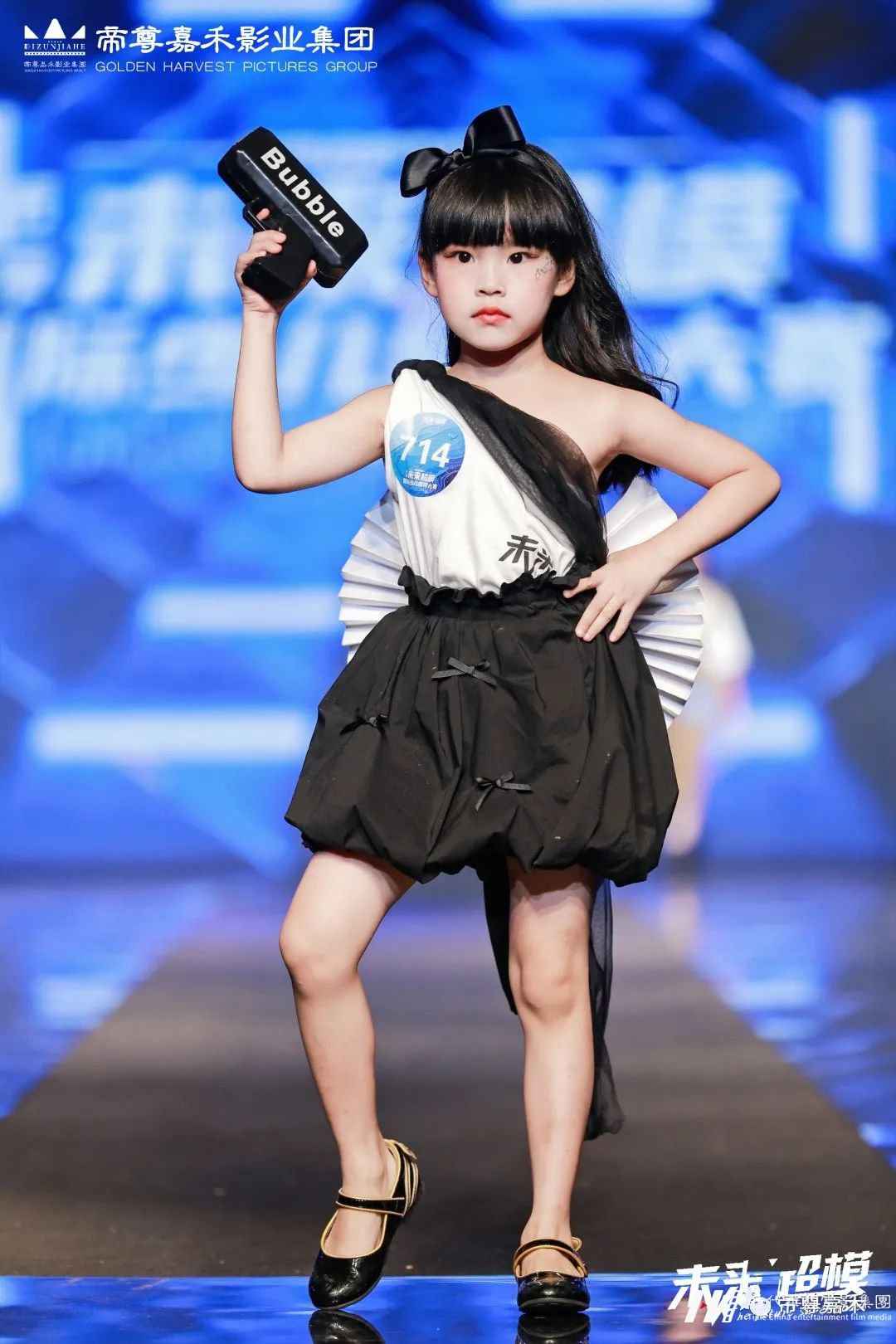 蔺依依--肆意自在·独具风采 | 未来超模晋级赛DIY赛服较佳创意设计奖(图6) 图片