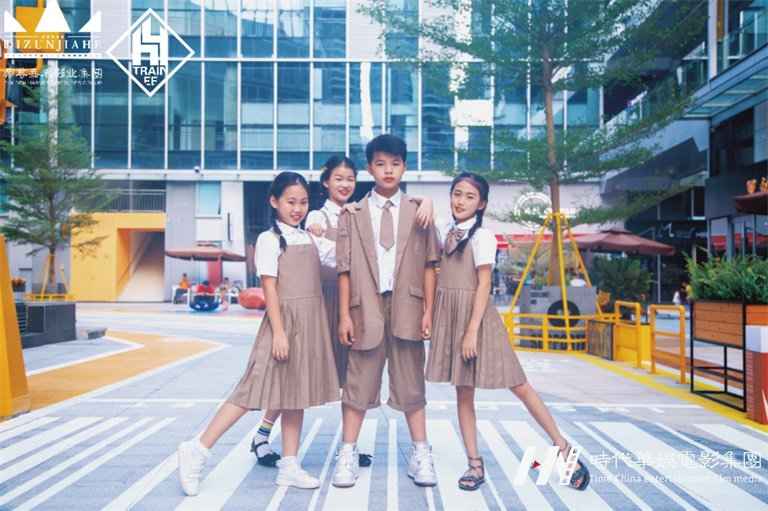 华娱家族•西弥斯星队受邀担任未来超模全国总决赛特别嘉宾(图3) 华娱家族•西弥斯星队受邀担任未来超模全国总决赛特别嘉宾(图3)