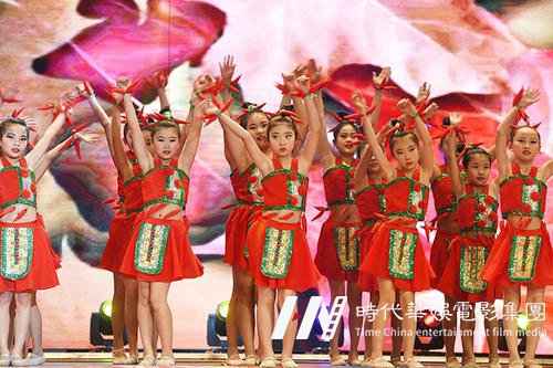 少儿舞蹈培训班里面、老师一直强调基本功的练习？(图1)
