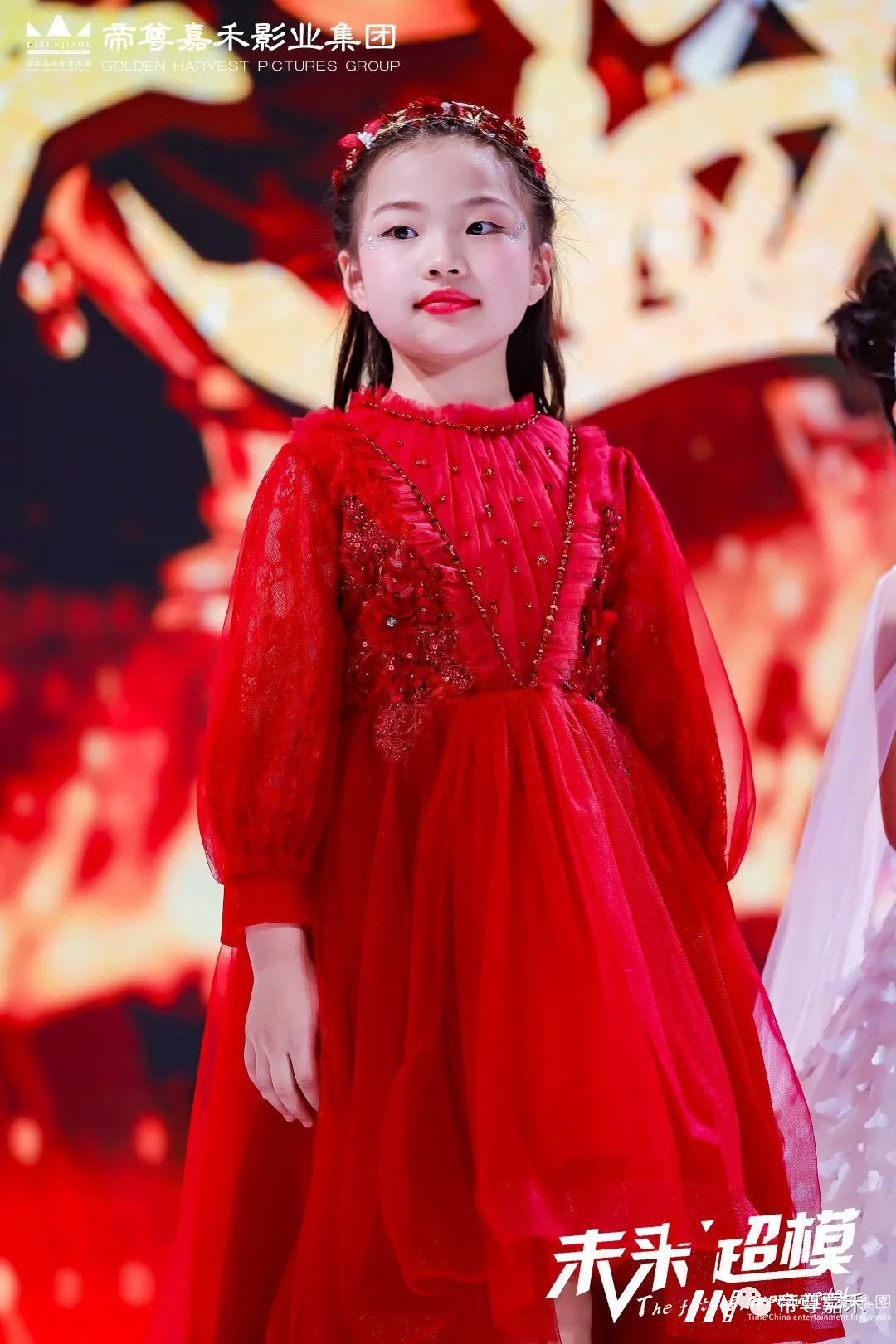 未来超模小主持人黄一媛 才艺展示《我爱你中国》| 未来超模全国总决赛(图13) 图片