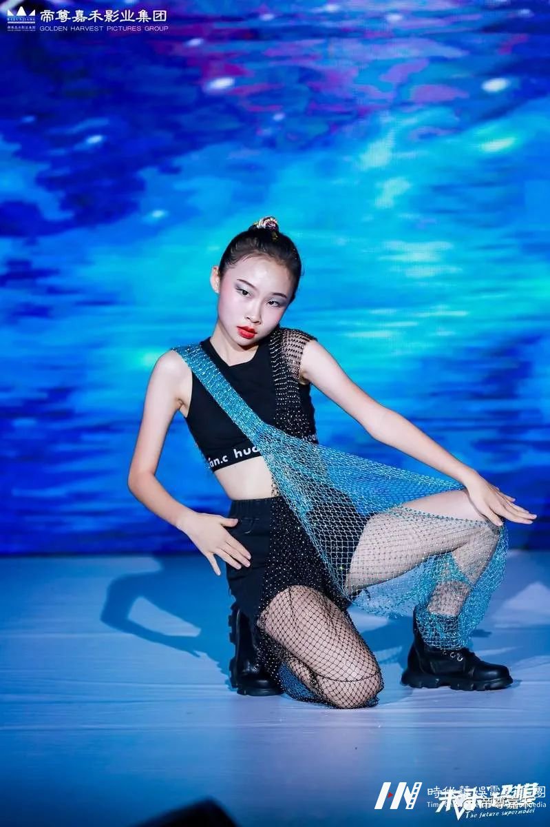李丹辰璐 才艺展示《blackpink打铁舞》| 未来超模全国总决赛(图15) 图片
