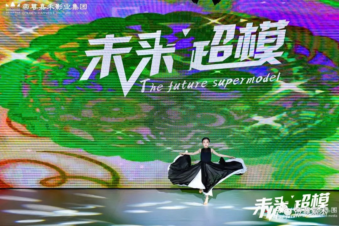 刘芯妤 水系舞蹈古风爵士舞《吟》| 未来超模全国总决赛(图12) 图片