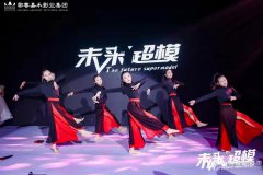 我女儿5周岁，报舞蹈班好还是报口才班好？