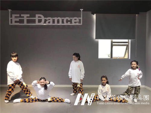 让孩子学习儿童模特好吗?(图1) 让孩子学习儿童模特好吗?