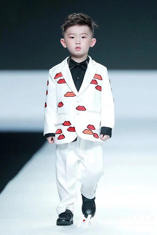 什么是少儿模特想要学习少儿模特需要什么条件(图1) 什么是少儿模特想要学习少儿模特需要什么条件