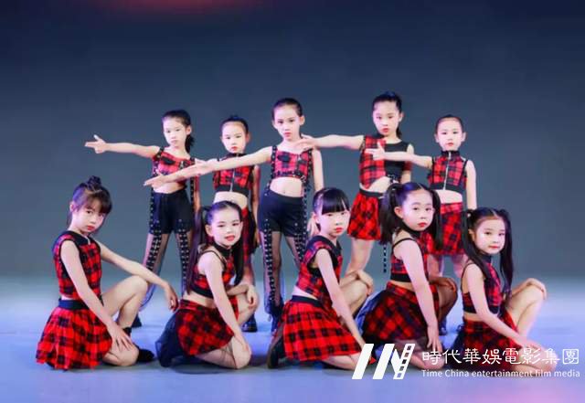 爵士舞特色班 | 爆发为孩子呈现更多可能性,“火系女孩”等着你来!(图14) 爵士舞特色班 | 爆发为孩子呈现更多可能性,“火系女孩”等着你来!(图14)