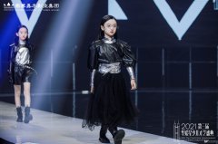 萌娃少儿走秀，穿宝宝礼服从容淡定，气场不输超模