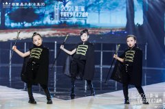 少儿模特也能像明星一样发光发亮