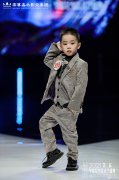 家里有个“小话痨”别嫌弃，把握好语言爆发期，3招提升孩子语言表演