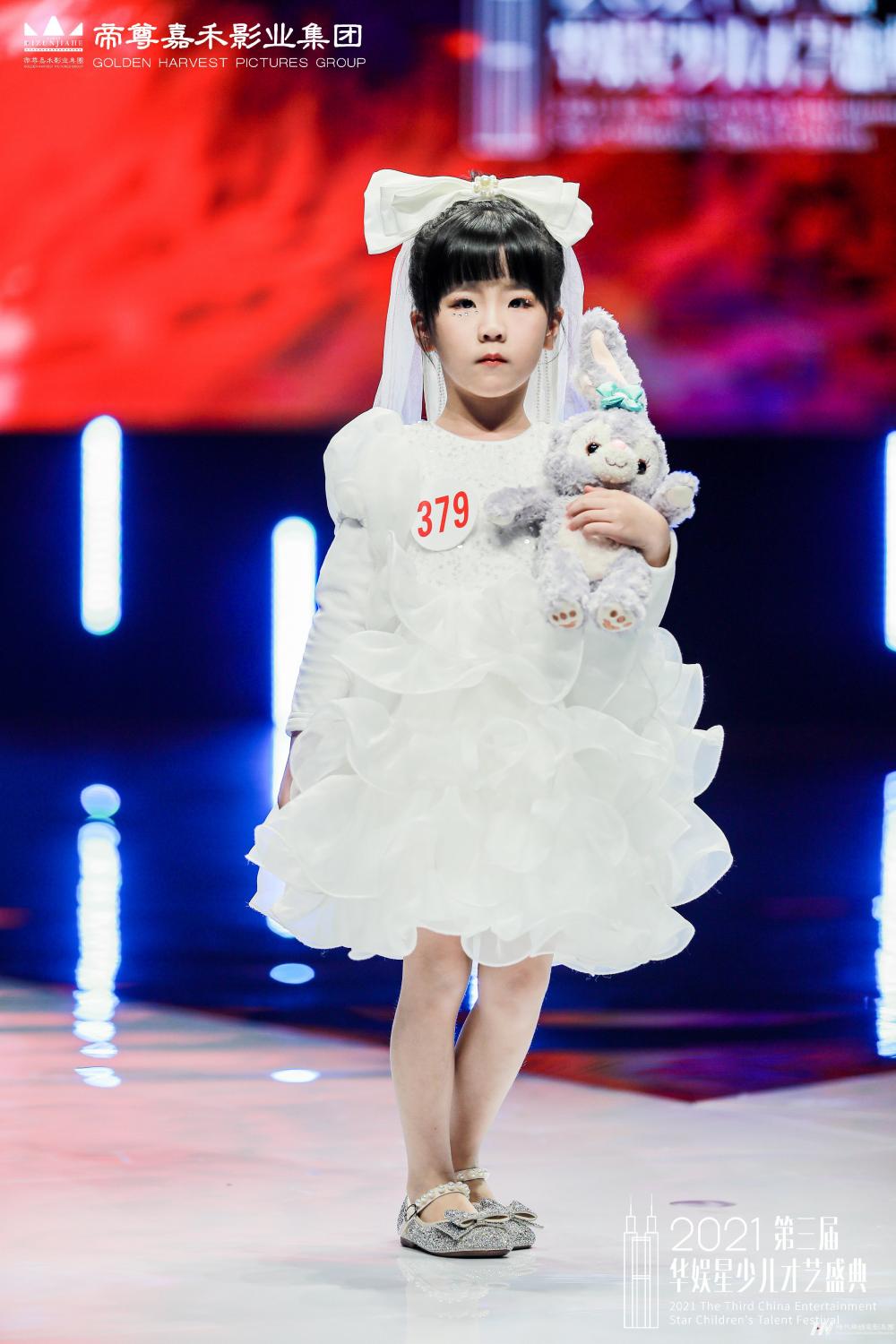 孩子话多别嫌烦，3招抓住语言爆发期，孩子将来口才好(图1)