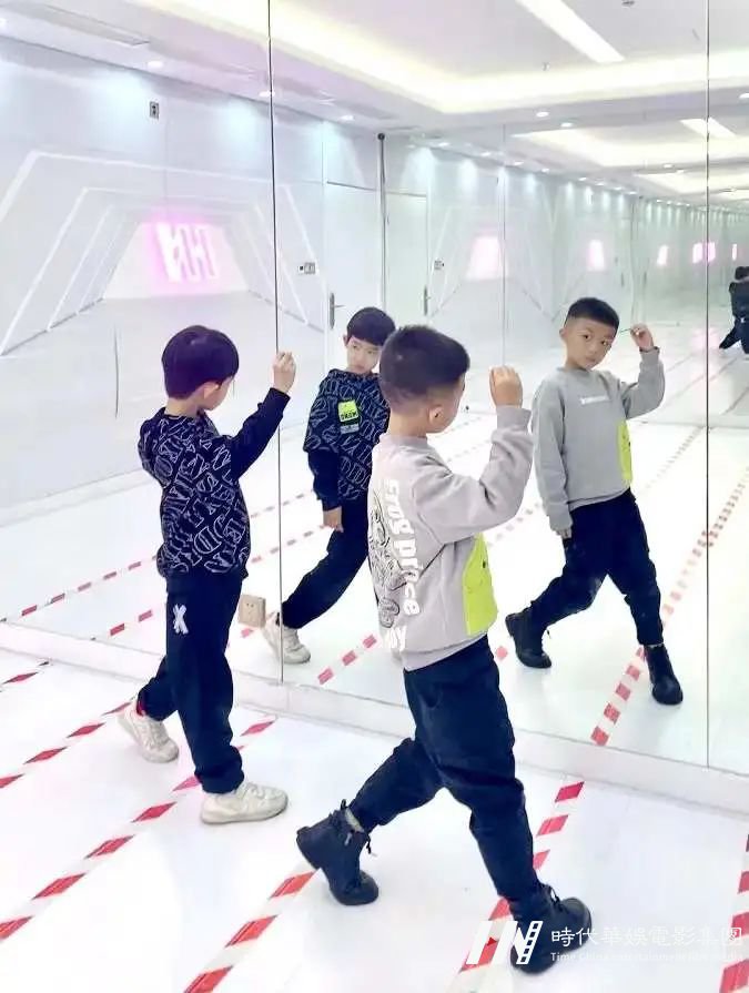 网络人气亚军封懿轩 肆意少年 无惧未来 | 穿越千年 我们正当潮少儿演出(图6) 图片