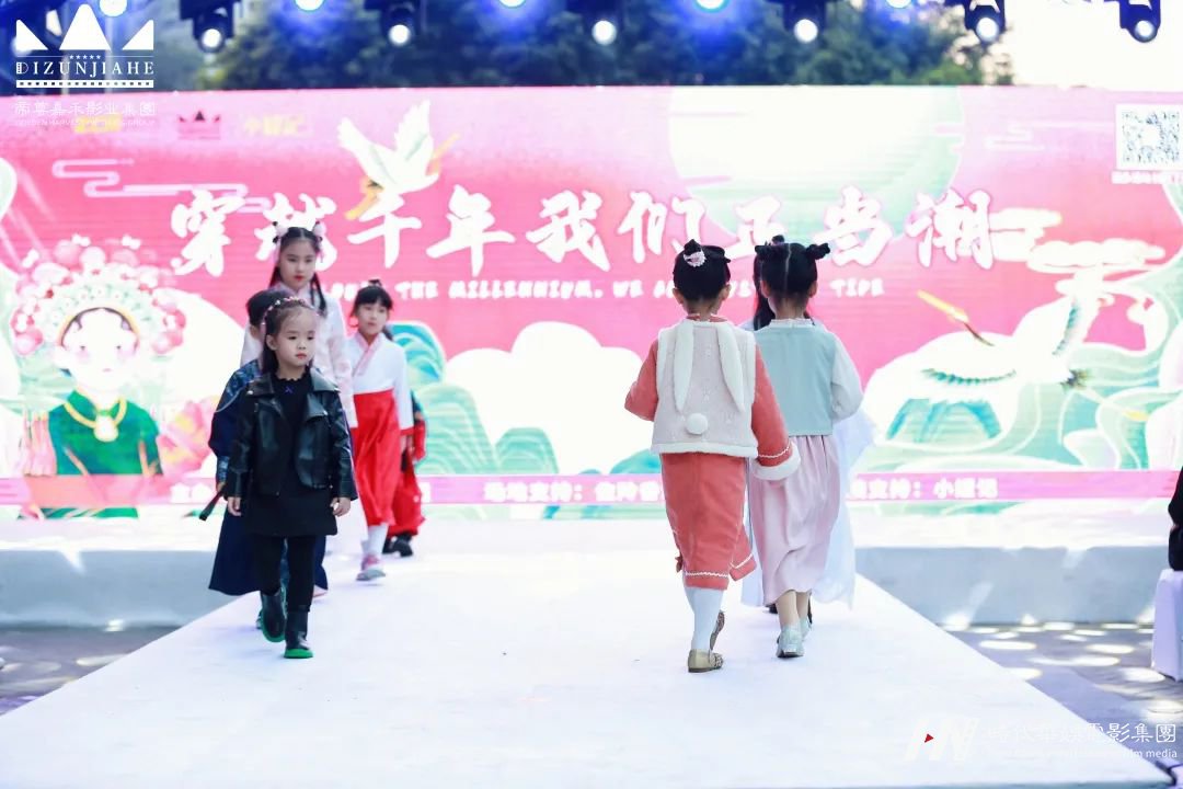 网络人气季军张妍熙 打破框架 超越自我 | 穿越千年 我们正当潮演出(图5) 图片