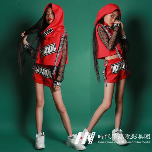 学会这些字母姿势拍照技巧,再也不觉得拍照难了!(图1) 学会这些字母姿势拍照技巧,再也不觉得拍照难了!