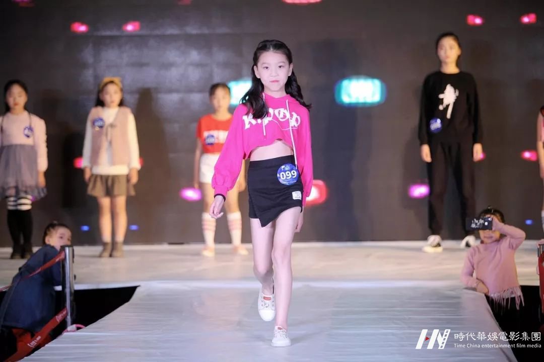 少儿模特如何蜕变成闪耀之星?(图1) 少儿模特如何蜕变成闪耀之星?(图1)