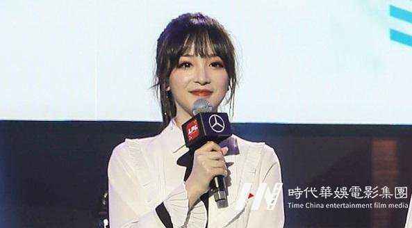 LPL美女主持人走红，环球童影表示lpl仍缺少一个非常有牌面的男主持人