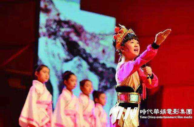 孩子参加少儿朗诵比赛，深圳少儿赛事的工作人员发现能给孩子的身心带来很多益处
